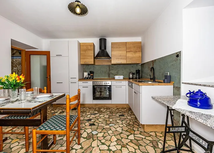Haus In Grizane By Interhome * Grizane-Belgrad